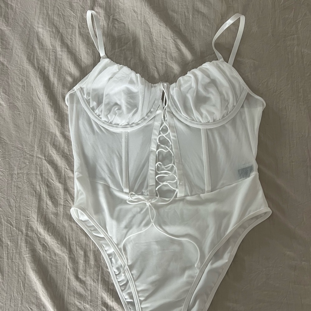 SHEIN White Lace-Up Bodysuit
